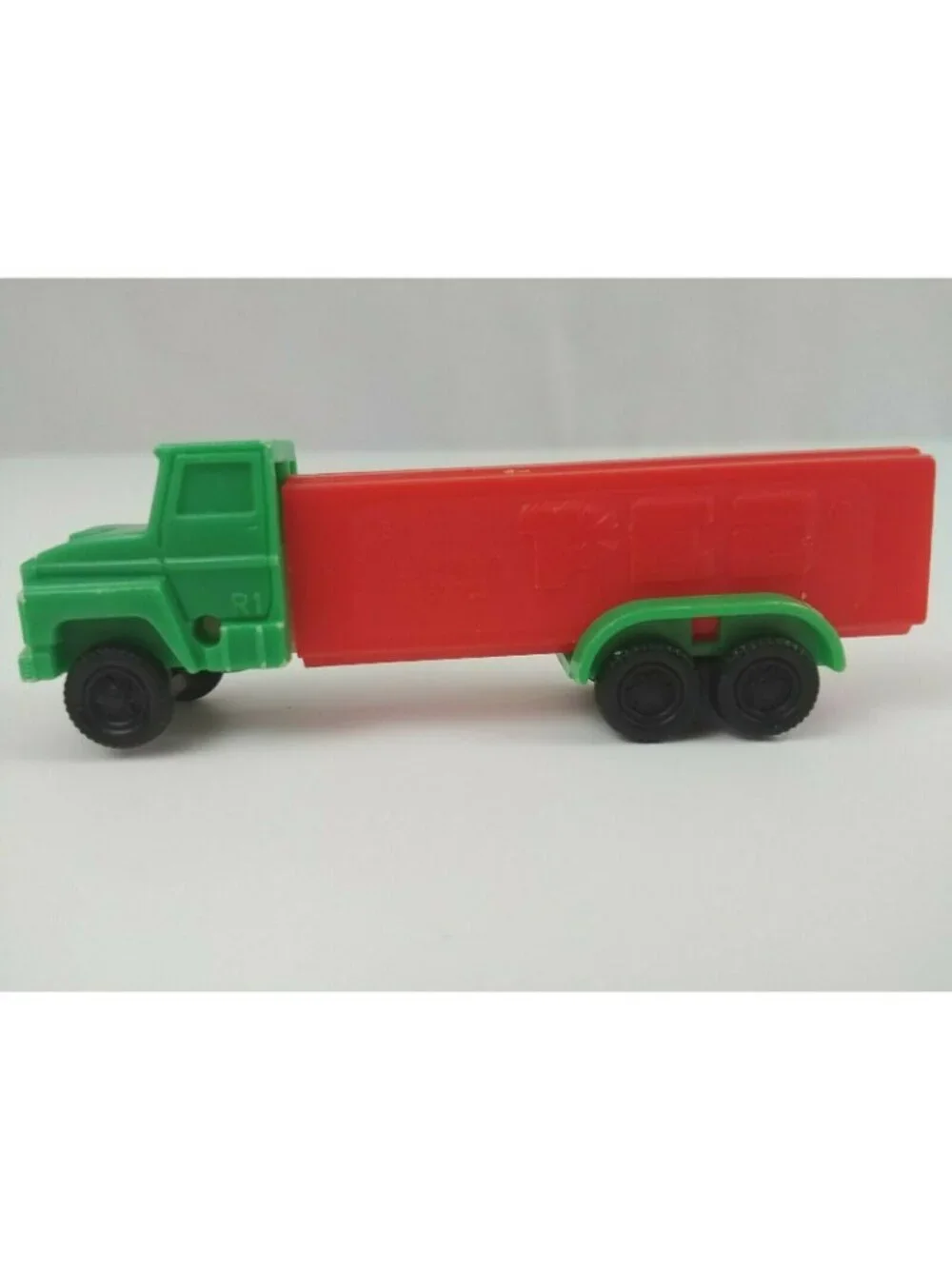 Vintage Lot of 4 Semi Truck Pez Dispensers Different Colors & Trucks (B)